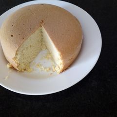 A picture of Home-baked vanilla cake.