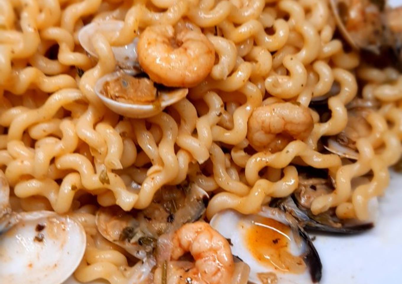 Fusilli Lunghi en salsa de almeja picante