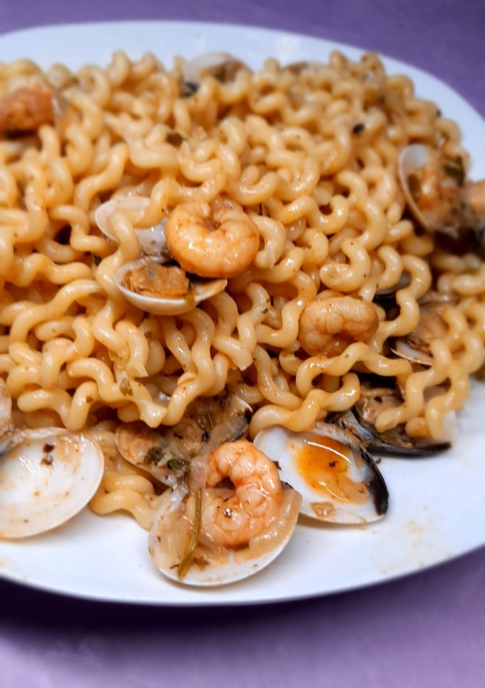 Una foto de Fusilli Lunghi en salsa de almeja picante