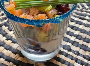 Une photo de 🎨Verrines Avocat 🥑Saumon 🍣 Betterave🌶️