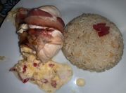 Una foto de suprema rellena con crema