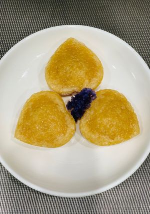 A picture of Steamed Palm Sugar Rice Cakes (Bánh bò thốt nốt hấp).