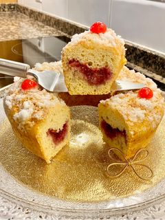 Una foto de Pastel de nata con mermelada de frambuesas (Cream cake with raspberry jam) GLUTEN-FREE