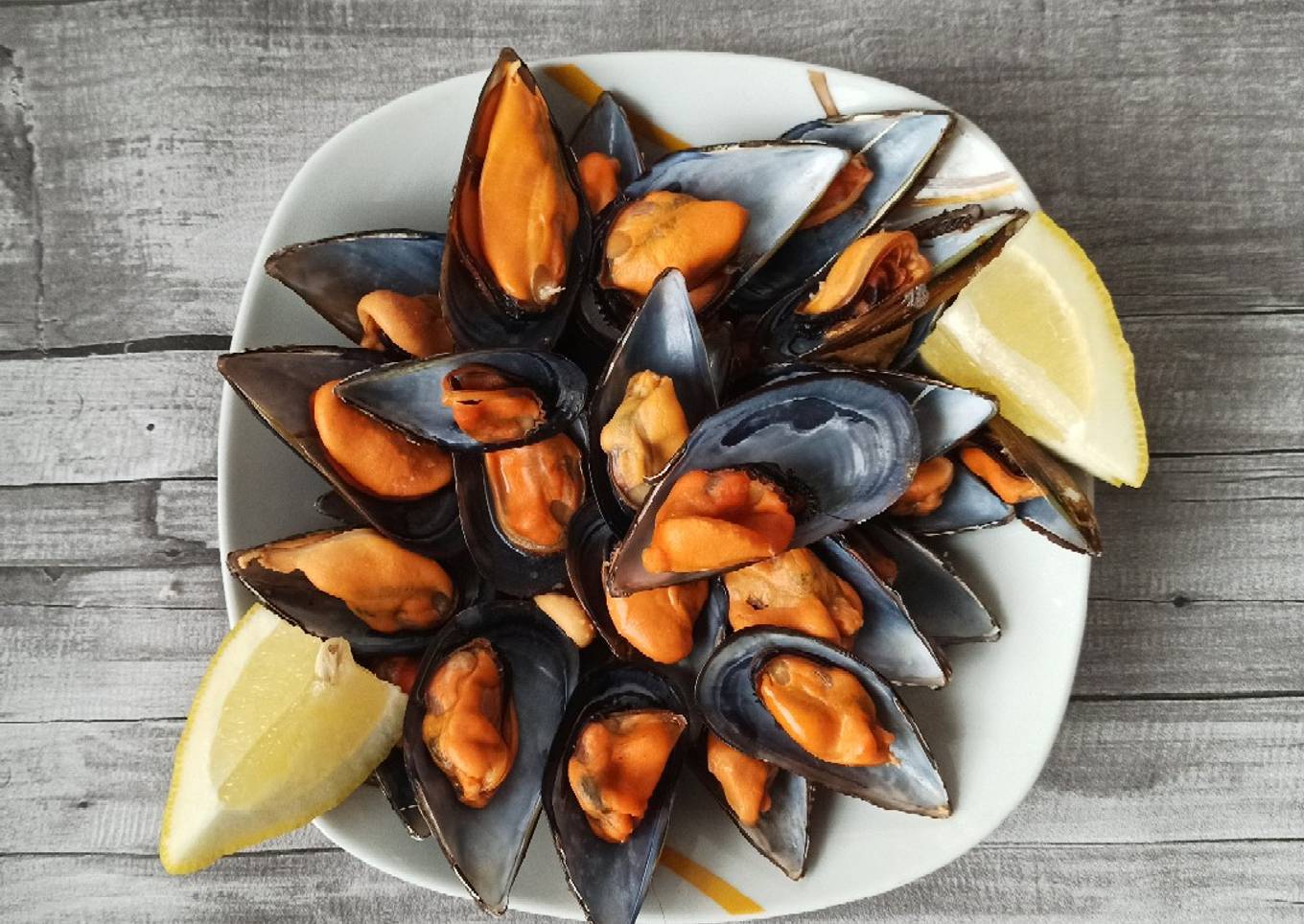 Mejillones al vapor con limón
