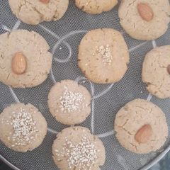 Coconut cookies A picture of Coconut cookies.