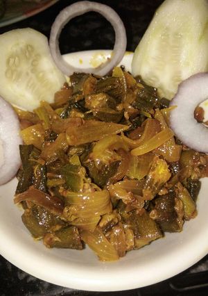 A picture of Do payaja bhindi.