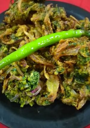 पालक पकोड़ा (Palak pakoda recipe in hindi) रेसिपी मुख्य फोटो
