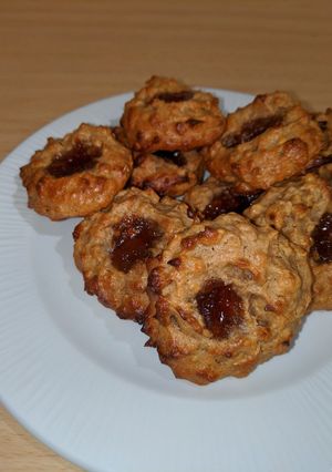 A picture of Peanut butter and jelly cookies.