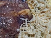 Una foto de fideos con brocoli