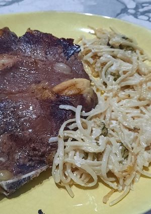 Una foto de Fideos libres de gluten con brócoli