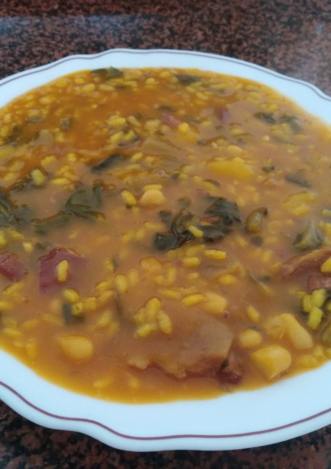 Una foto de Arròs amb bledes (arroz con acelgas)
