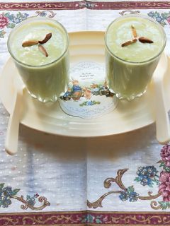 અવકાડો થીક શેક (Avacado Thick Shake Recipe In Gujarati) રેસીપી મુખ્ય ફોટો