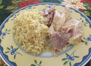 Una foto de Pavo con salsa de tomillo y azafrán