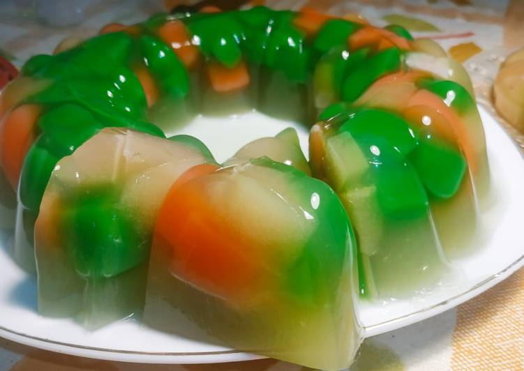 Bagaimana Membuat Puding Mozaik Pelangi Anti Gagal