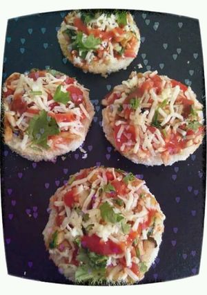 A picture of Mini bread pizza.