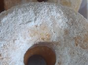 Una foto de donas con aceite