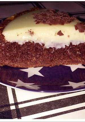 A picture of Cheesecake with Cream.