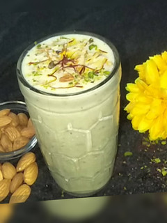 A picture of Almond Shake.