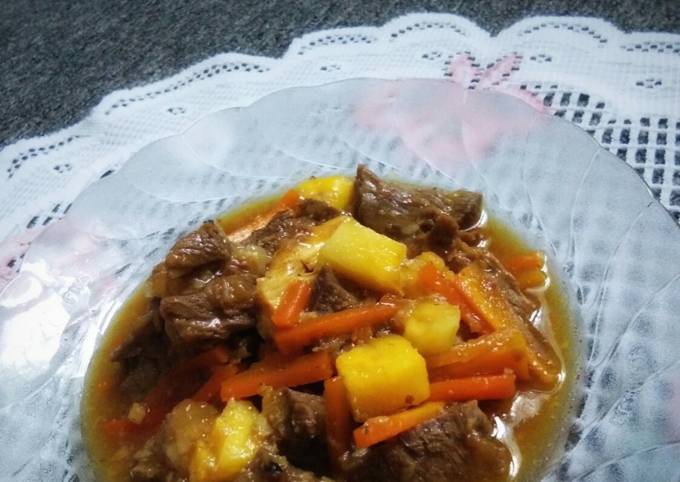 Semur Daging dengan Wortel & Nanas