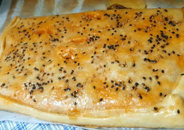 Empanada de atún, huevo y tomate