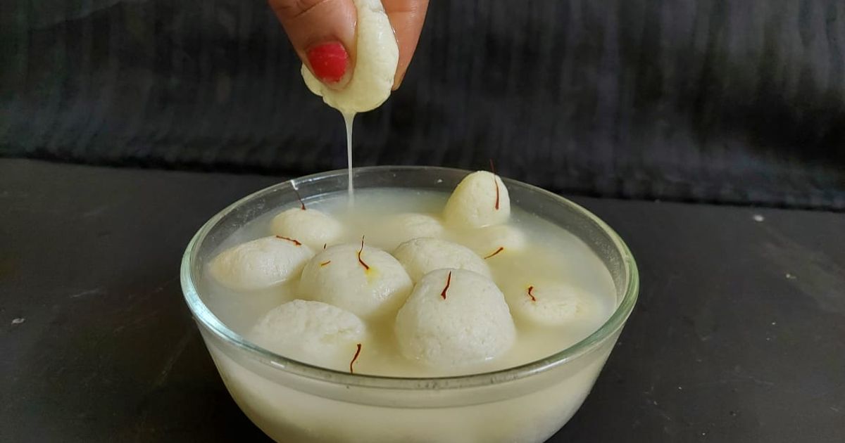 Rasgulla (Bengali Rasgulla Recipe) Recipe By Parul Manish Jain