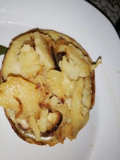 Una foto de Redondo de pollo con nueces y queso azul asado