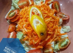 Foto resep Salad Kubis-Wortel-Tomat Chery-versi Diet