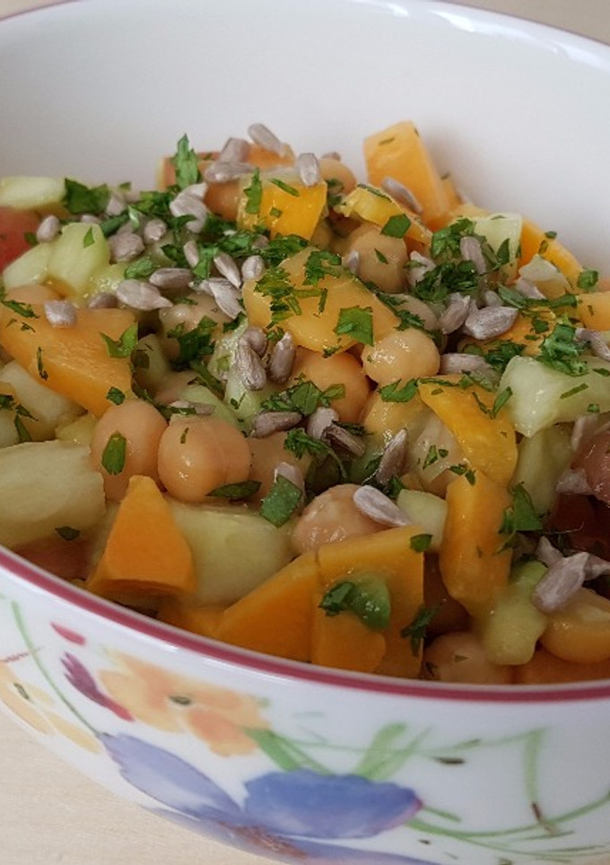 Una foto de Ensalada fresca de garbanzos