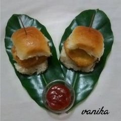 A picture of Vada pav.