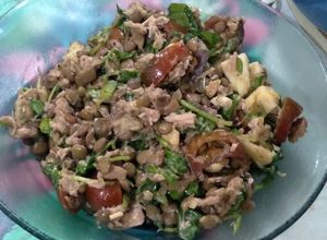 Una foto de Ensalada de lentejas, rúcula y atún 🥗