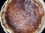 Une photo de cheesecake avec cuisson