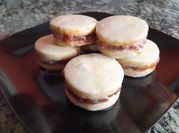Una foto de glasé para alfajores
