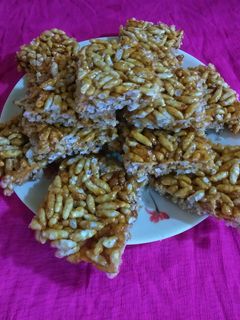 મમરા ની ચીક્કી (Mamra Chikki Recipe In Gujarati) રેસીપી મુખ્ય ફોટો