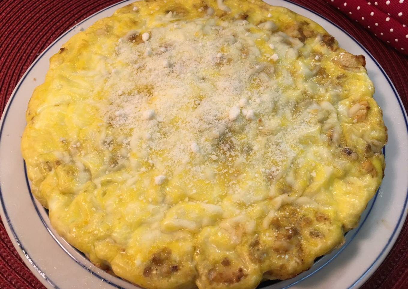 Tortilla de pollo, hamburguesa y queso al horno