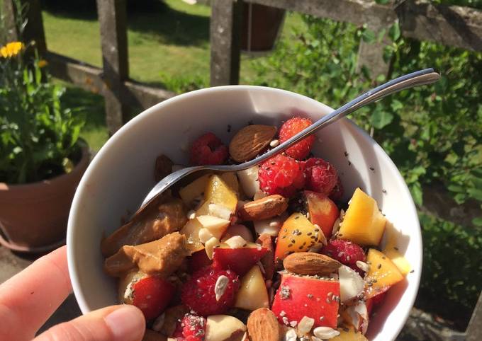 Idées petit-dej d'été - Bol de fruits aux amandes