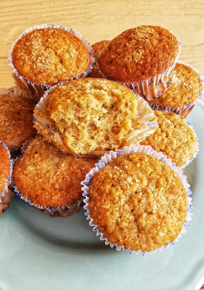 Una foto de Muffins de banana 🍌y coco