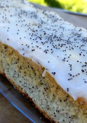 Una foto de Budín de limón y amapolas