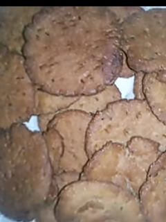 आटे की नमकीन मठरी (Aate ki namkeen mathri recipe in Hindi) रेसिपी मुख्य फोटो