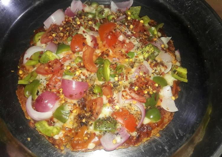 Recipe of Super Quick Maggi base pizza