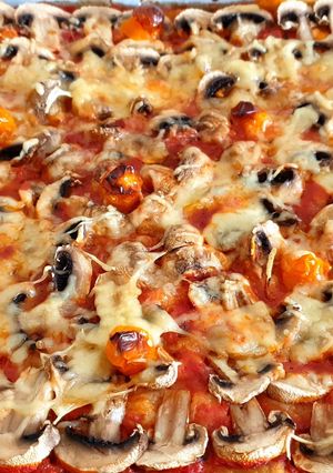 Une photo de Pizza aux champignons #cuisinedumonde