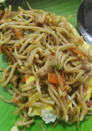 A picture of Chinese noodles.
