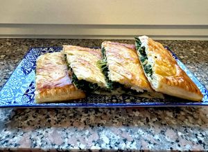 Foto di Rustico con : cime di rapa,alici sott’olio,salciccia e pecorino😋