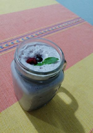 Una foto de Frappé con frutos rojos