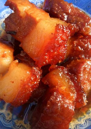 Hình của món Heo quay kho nước dừa tươi.