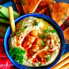 A picture of Hummus.