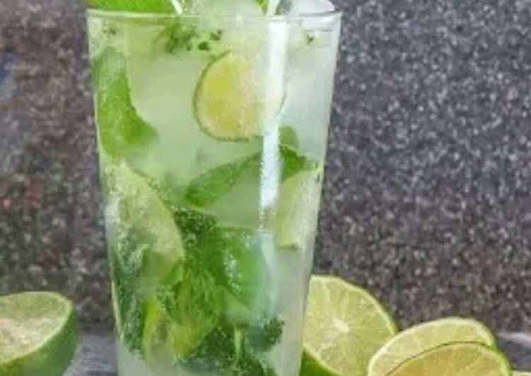 Steps to Prepare Homemade Sparking and refreshing mint and lime drink🍸🍸🍸🍸🍸