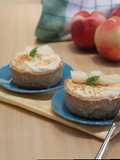 Tortine con frolla all'amaretto e bavarese alle pesche