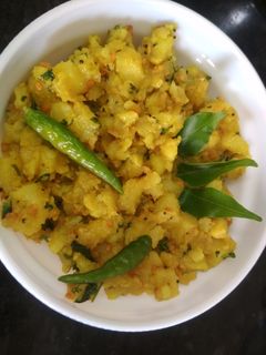 બટેટા શાક (Bateta shaak Recipe in Gujarati) રેસીપી મુખ્ય ફોટો