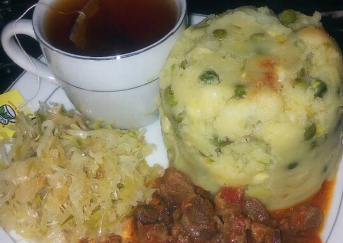 Tasty Food Mexican Cuisine Simple peas mukimo with beef stew and black tea