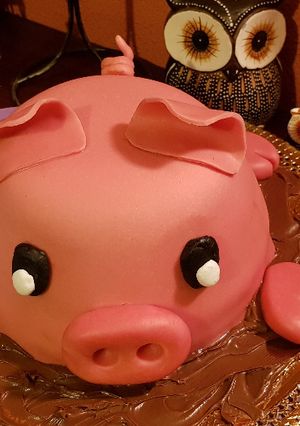 Una foto de Tarta Cerdito para Cumpleaños (Bizcocho de Chocolate)